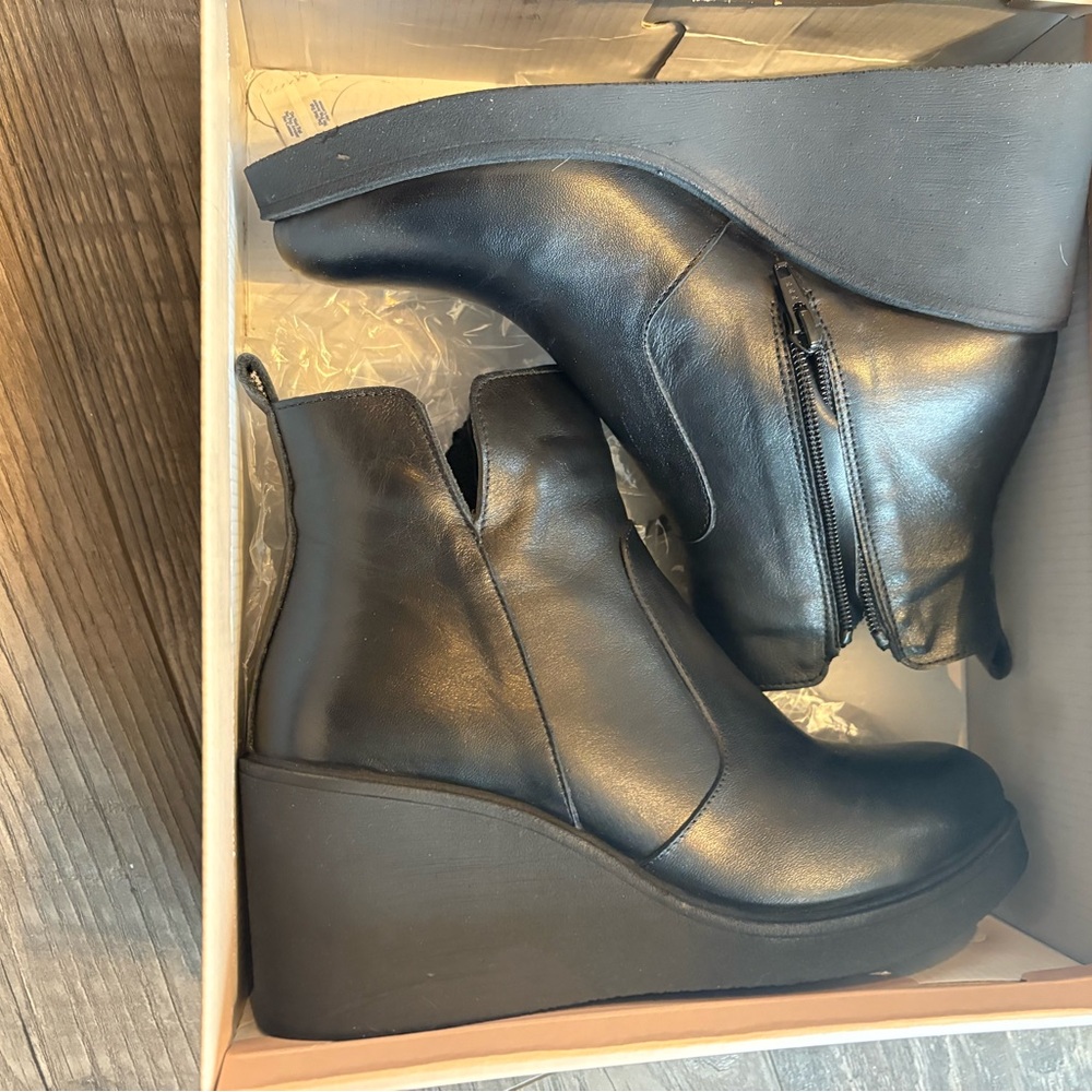 Bueno Black Leather Wedge Boots

These boots are brand new & fit beautifully!